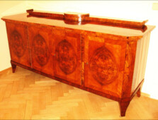 01-velky-bufet-orechova-korenice-lesteny-ny-vysoky-lesk