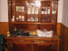 05-velky-kredenc-orech