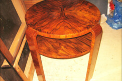 07-konferencni-stolek-orechova-korenice