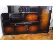 09-prvorepublikovy-kredenc-po-restaurovani