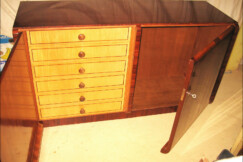 09-skrin-policova-zasuvkova-dyha-ruze-2