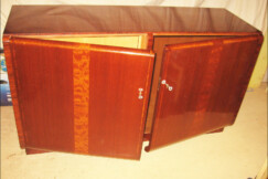 10-skrin-policova-zasuvkova