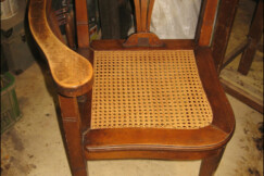 11-orechove-kreslo-s-vypletem-puvodni-stav