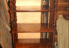 11-policova-knihovna-orech-po-oprave