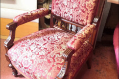 14-historizujici-kreslo-po-oprave-s-novym-calounenim