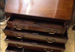 15-komoda-se-sekretarem