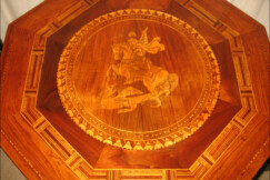 23-osmiboky-vykladany-stolek