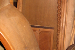 02-knihovna-vitrina-s-tordovanymi-sloupy-postup-oprav