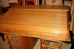 03-amerisky-psaci-stul-Jerry