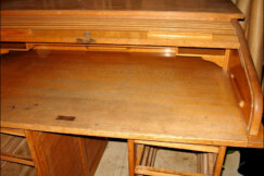 04-amerisky-psaci-stul-Jerry