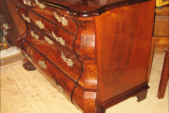 07-Komoda-neobaroko-stav-po-restaurovani