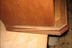 07-knihovna-vitrina-s-tordovanymi-sloupy-postup-oprav