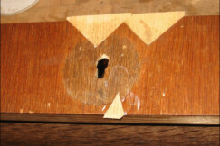 08-psaci-stul-do-pracovny-s-tordovanymi-sloupky-prubeh-oprav