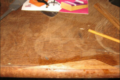 09-psaci-stul-do-pracovny-s-tordovanymi-sloupky-prubeh-oprav