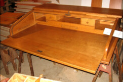 11-amerisky-psaci-stul-Jerry