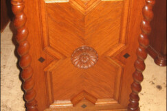 14-psaci-stul-do-pracovny-s-tordovanymi-sloupky-prubeh-oprav