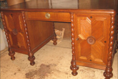 19-psaci-stul-do-pracovny-s-tordovanymi-sloupky-po-oprave