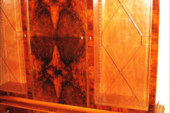 pracovna-orech-stul-kreslo-knihovna-5